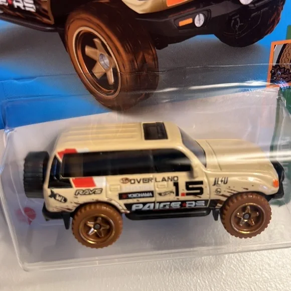 COPY - HOT WHEELS TOYOTA LAND CRUISER 80 - Picture 2 of 3